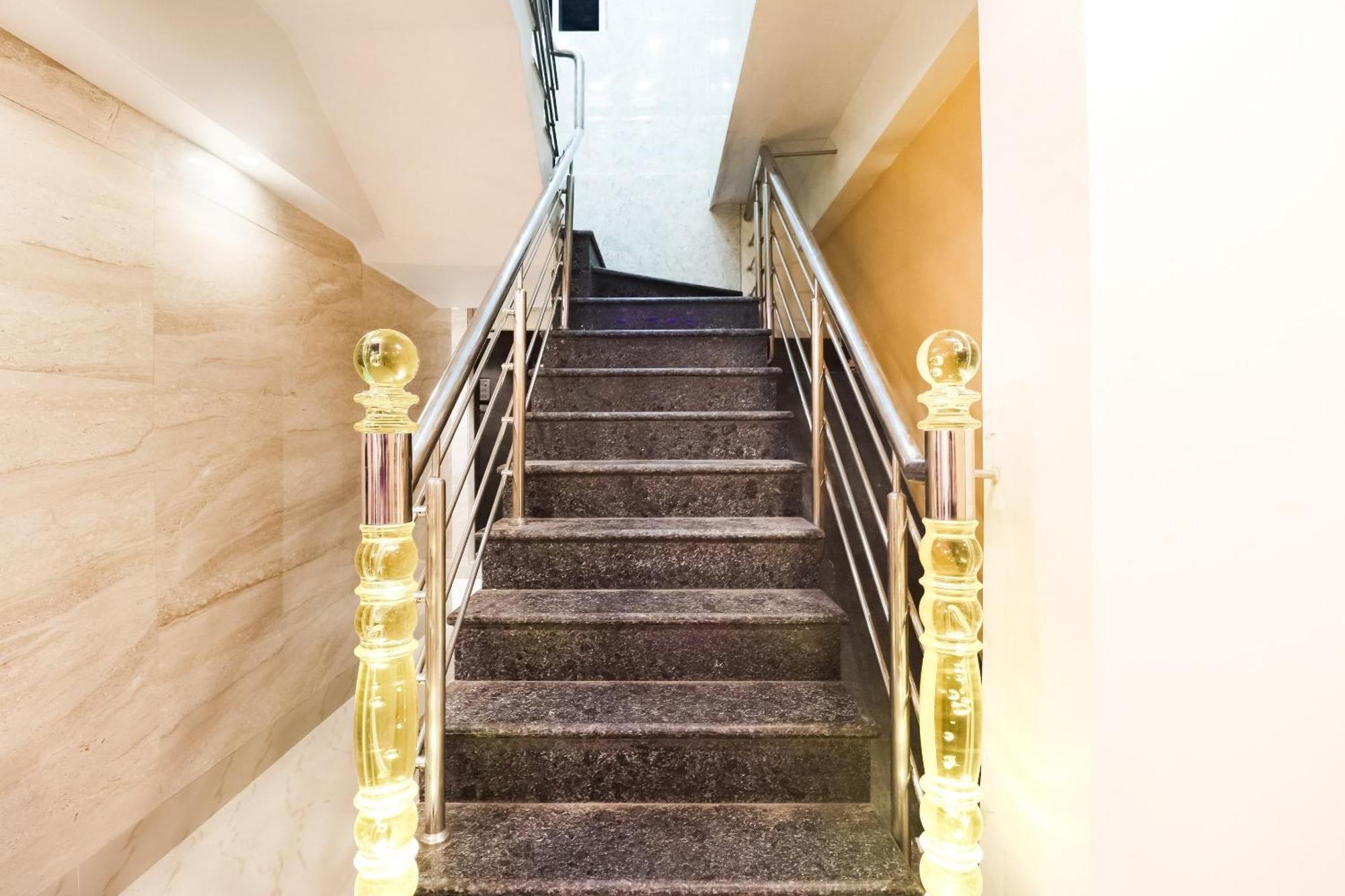 Hotel O Kuber Residency Near Birla Mandir Kolkata Bagian luar foto